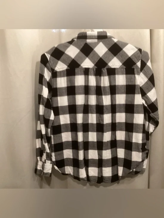 Time and Tru Black and White Plaid Shirt - Picture 3 of 6